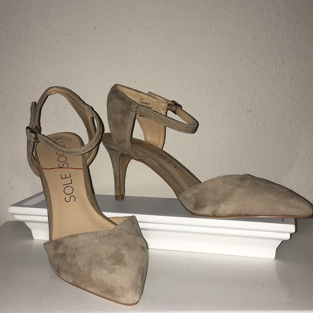 Sole Society nude pumps. Size 8.5. Never worn.